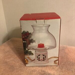 Jay Import Classique Hurricane Lamp Holly Berry Design #14-7979 NIB
